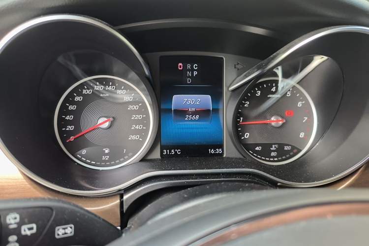 Used Mercedes-Benz V-Class 2022 V 260 Prestige Edition Odometer Close Up