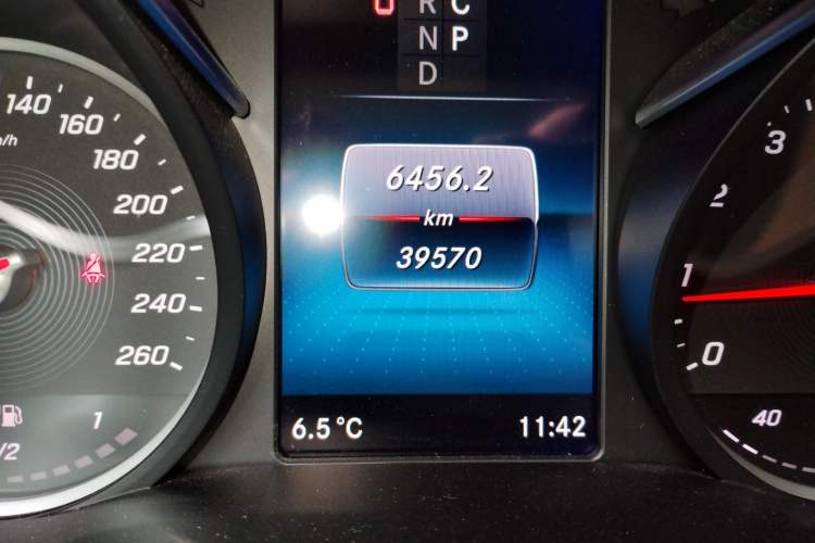 Used Mercedes-Benz V-Class 2022 V 260 L Long Wheelbase Prestige Edition Odometer Close Up