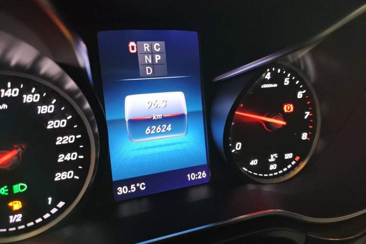 Used Mercedes-Benz V-Class 2022 V 260 Avantgarde Edition Odometer Close Up