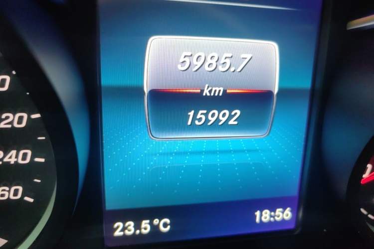Used Mercedes-Benz V-Class 2022 V 260 Prestige Edition Odometer Close Up