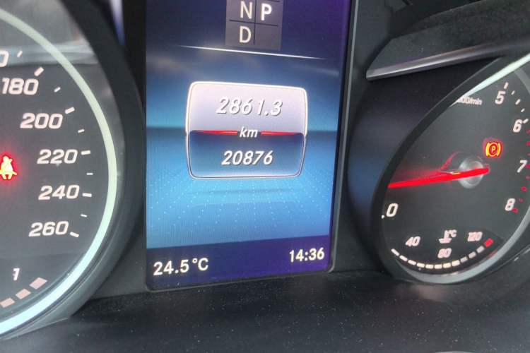 Used Mercedes-Benz V-Class 2022 V 260 L Long Wheelbase Prestige Edition Odometer Close Up