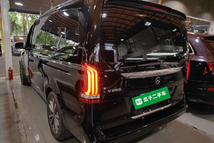 Used Mercedes-Benz V-Class 2022 V 260 Avantgarde Edition Rear Left 45 Deg