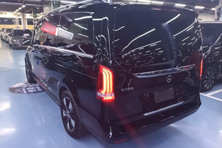 Used Mercedes-Benz V-Class 2022 V 260 Prestige Edition Rear Left 45 Deg