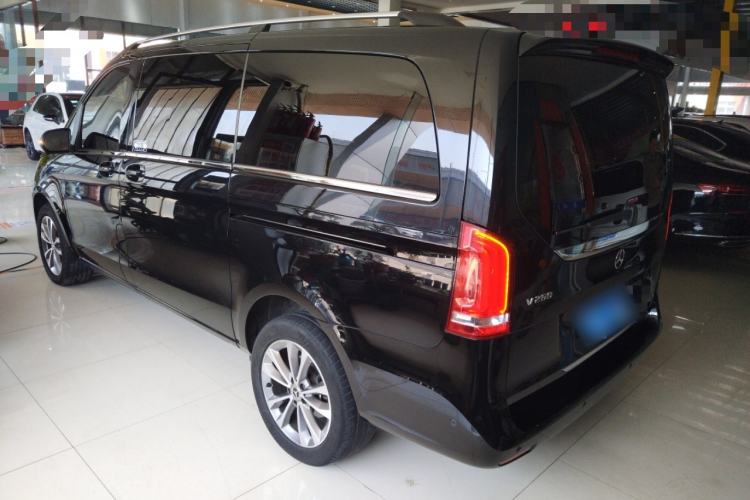 Used Mercedes-Benz V-Class 2022 V 260 Avantgarde Edition Rear Left 45 Deg