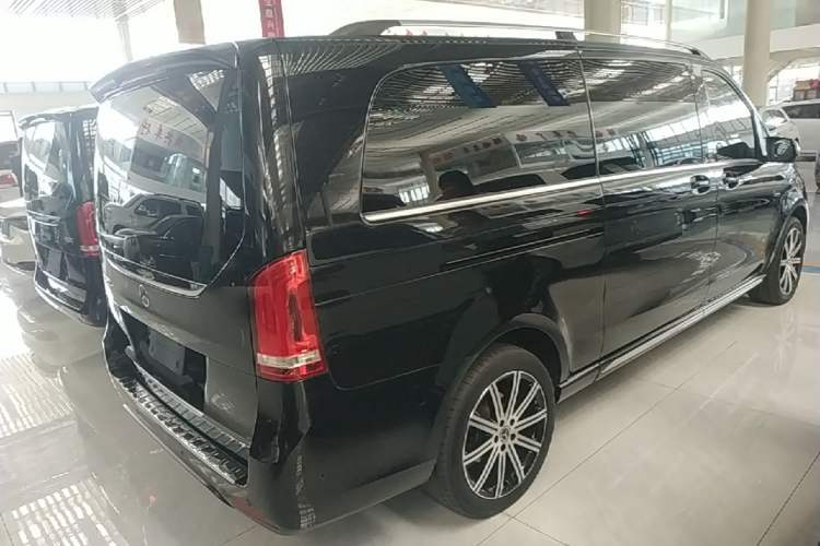 Used Mercedes-Benz V-Class 2022 V 260 L Long-wheelbase Luxury Edition Rear Right 45 Deg