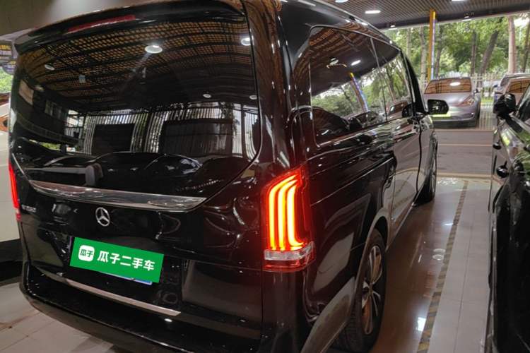 Used Mercedes-Benz V-Class 2022 V 260 Avantgarde Edition Rear Right 45 Deg