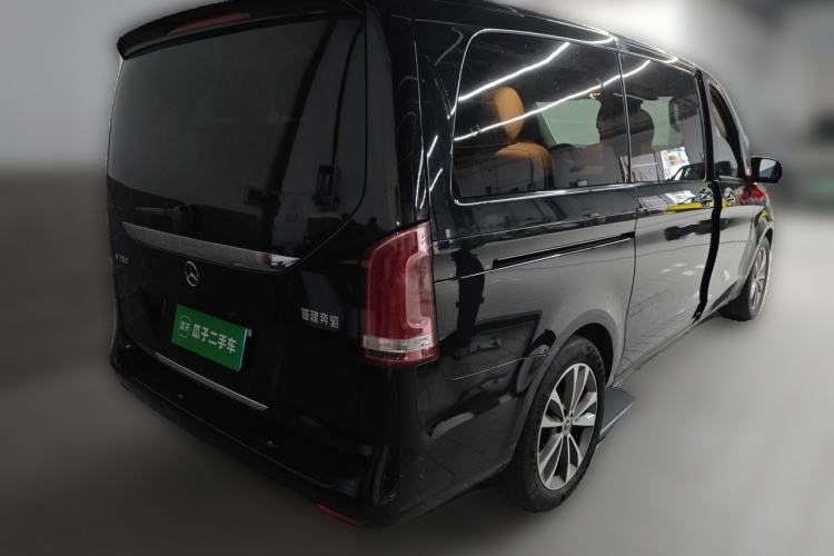 Used Mercedes-Benz V-Class 2022 V 260 Avantgarde Edition Rear Right 45 Deg