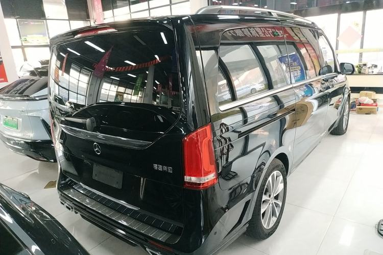 Used Mercedes-Benz V-Class 2022 V 260 Avantgarde Edition Rear Right 45 Deg