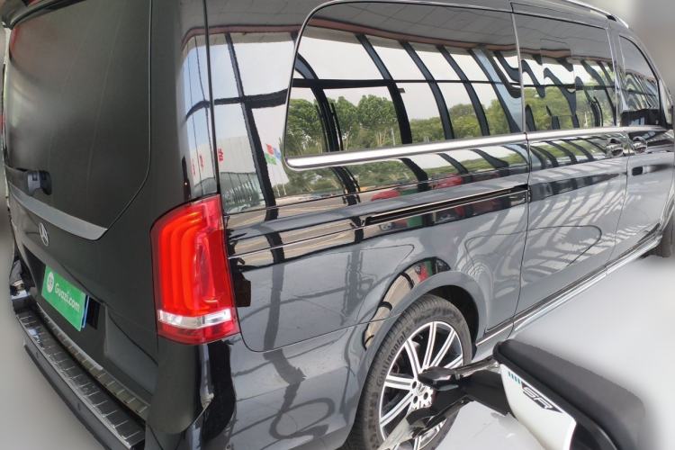 Used Mercedes-Benz V-Class 2022 V 260 L Long-wheelbase Luxury Edition Rear Right 45 Deg