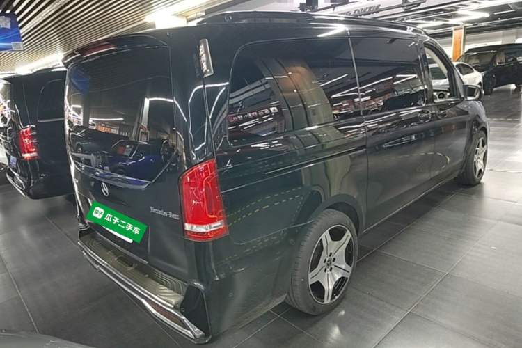 Used Mercedes-Benz V-Class 2022 V 260 Avantgarde Edition Rear Right 45 Deg