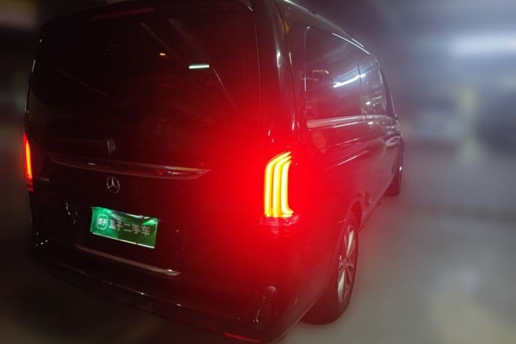 Used Mercedes-Benz V-Class 2022 V 260 Avantgarde Edition Rear Right 45 Deg