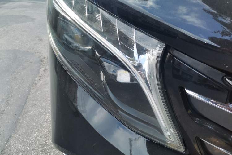 Used Mercedes-Benz V-Class 2022 V 260 Avantgarde Edition Right Front Headlight