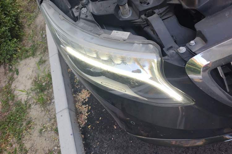 Used Mercedes-Benz V-Class  Right Front Headlight