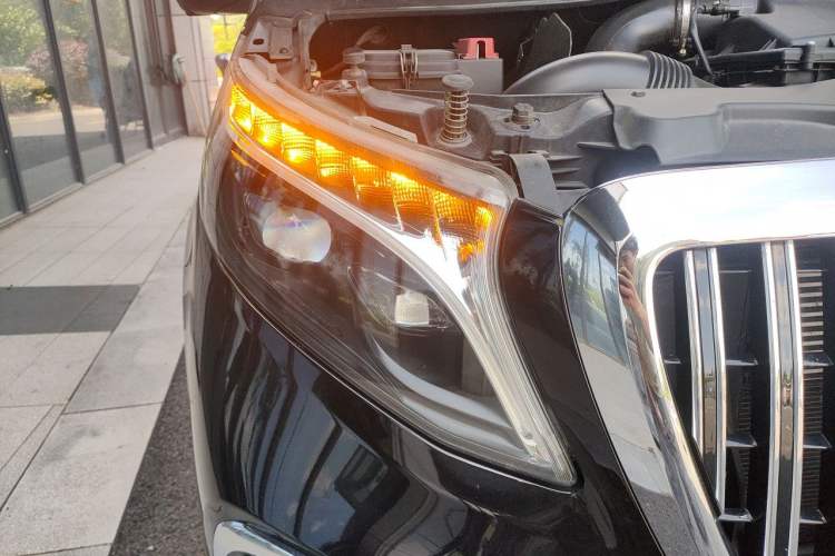 Used Mercedes-Benz V-Class 2022 V 260 L Long Wheelbase Prestige Edition Right Front Headlight