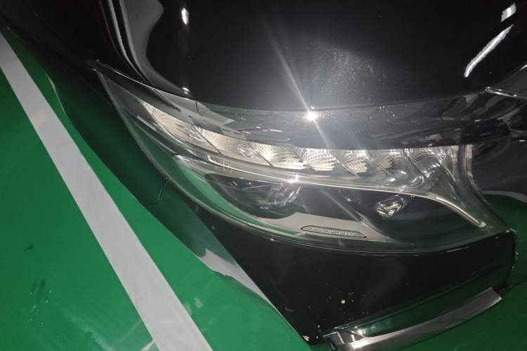 Used Mercedes-Benz V-Class 2022 V 260 Prestige Edition Right Front Headlight