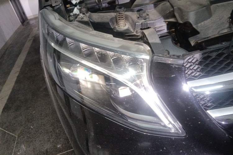 Used Mercedes-Benz V-Class 2022 V 260 L Long Wheelbase Prestige Edition Right Front Headlight