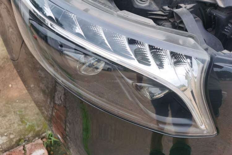 Used Mercedes-Benz V-Class 2022 V 260 Avantgarde Edition Right Front Headlight