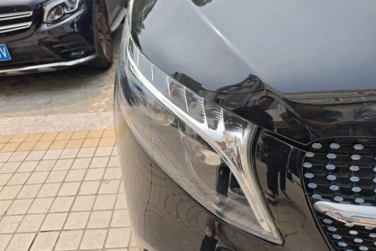 Used Mercedes-Benz V-Class 2022 V 260 Avantgarde Edition Right Front Headlight