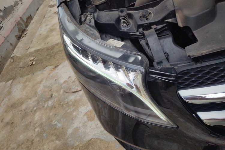 Used Mercedes-Benz V-Class 2022 V 260 Avantgarde Edition Right Front Headlight