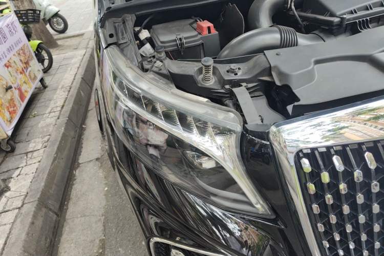 Used Mercedes-Benz V-Class 2022 V 260 L Long Wheelbase Prestige Edition Right Front Headlight