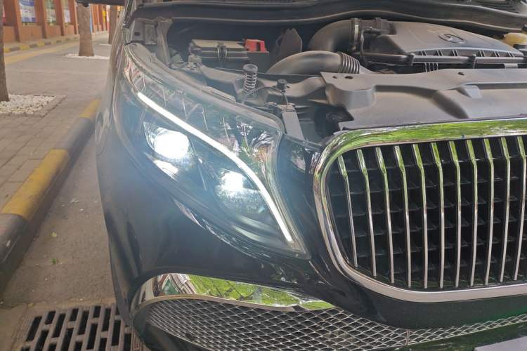Used Mercedes-Benz V-Class 2022 V 260 Avantgarde Edition Right Front Headlight