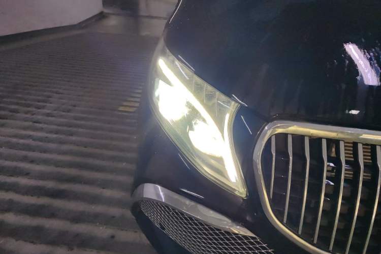 Used Mercedes-Benz V-Class 2022 V 260 L Long Wheelbase Prestige Edition Right Front Headlight