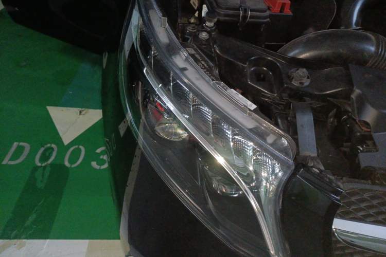 Used Mercedes-Benz V-Class 2022 V 260 Prestige Edition Right Front Headlight