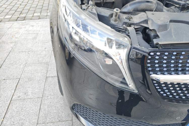 Used Mercedes-Benz V-Class 2022 V 260 Avantgarde Edition Right Front Headlight