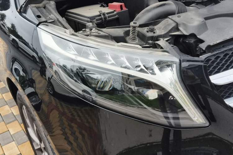 Used Mercedes-Benz V-Class 2022 V 260 Avantgarde Edition Right Front Headlight