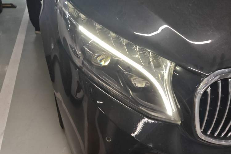 Used Mercedes-Benz V-Class 2022 V 260 Avantgarde Edition Right Front Headlight
