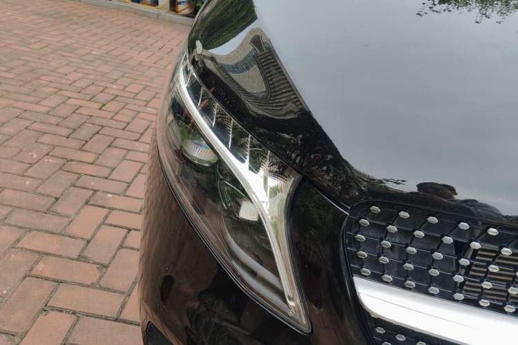 Used Mercedes-Benz V-Class 2022 V 260 Avantgarde Edition Right Front Headlight