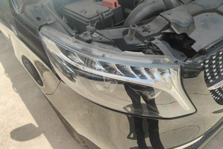 Used Mercedes-Benz V-Class 2022 V 260 Prestige Edition Right Front Headlight