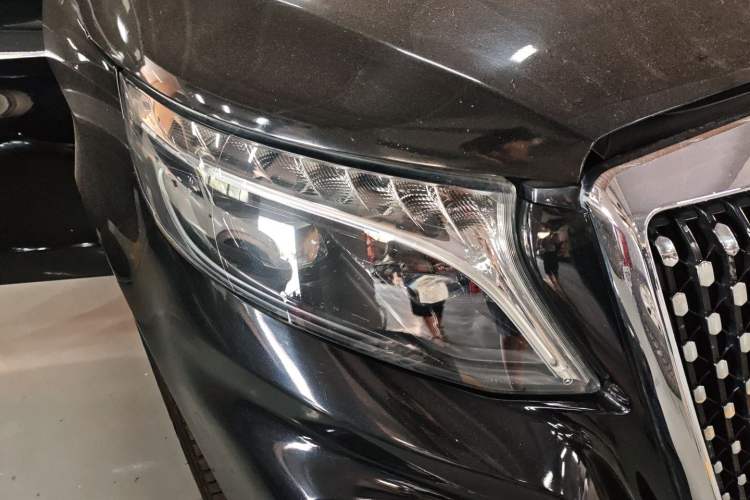 Used Mercedes-Benz V-Class 2022 V 260 Avantgarde Edition Right Front Headlight