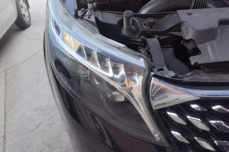 Used Mercedes-Benz V-Class 2022 V 260 L Long Wheelbase Prestige Edition Right Front Headlight