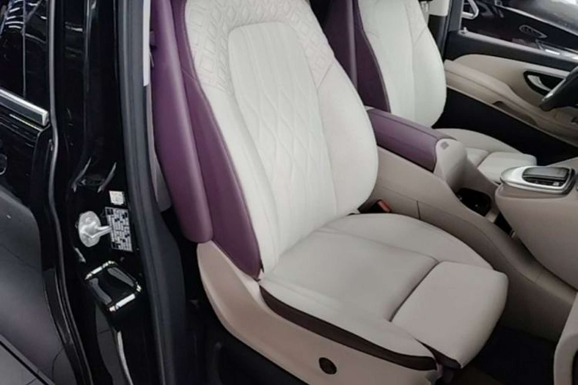 Used Mercedes-Benz V-Class 2022 V 260 Avantgarde Edition Right Front Seat