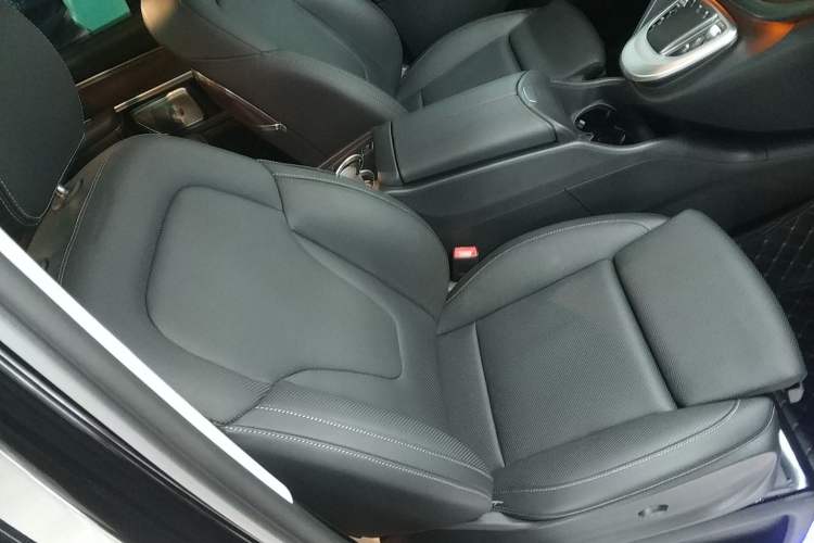 Used Mercedes-Benz V-Class 2022 V 260 L Long-wheelbase Luxury Edition Right Front Seat