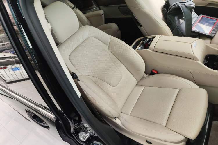 Used Mercedes-Benz V-Class 2022 V 260 L Long Wheelbase Prestige Edition Right Front Seat