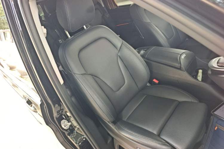 Used Mercedes-Benz V-Class 2022 V 260 Prestige Edition Right Front Seat