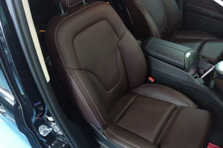 Used Mercedes-Benz V-Class 2022 V 260 L Long Wheelbase Prestige Edition Right Front Seat
