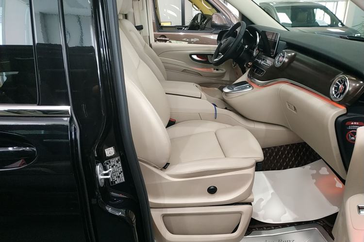 Used Mercedes-Benz V-Class 2022 V 260 Avantgarde Edition Right Front Seat