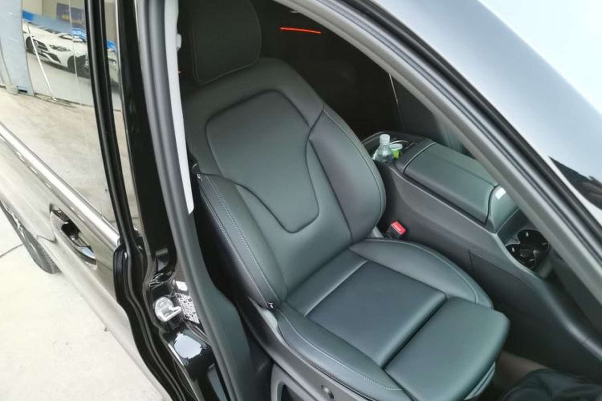 Used Mercedes-Benz V-Class 2022 V 260 Prestige Edition Right Front Seat