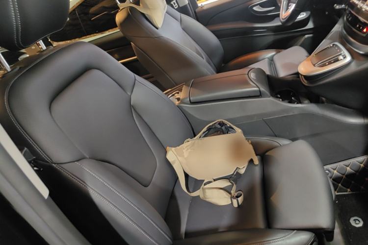 Used Mercedes-Benz V-Class 2022 V 260 Avantgarde Edition Right Front Seat