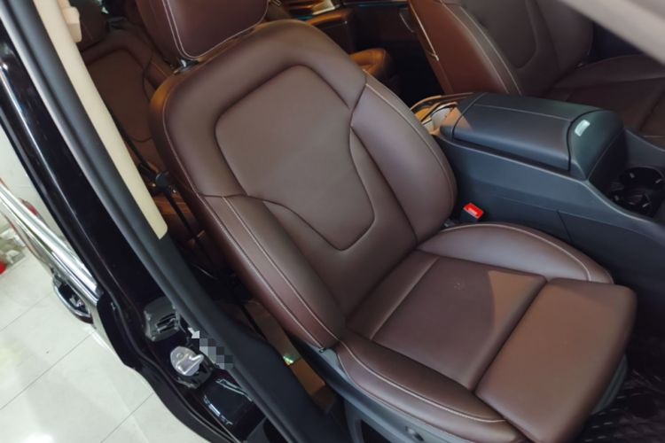 Used Mercedes-Benz V-Class 2022 V 260 L Long Wheelbase Prestige Edition Right Front Seat