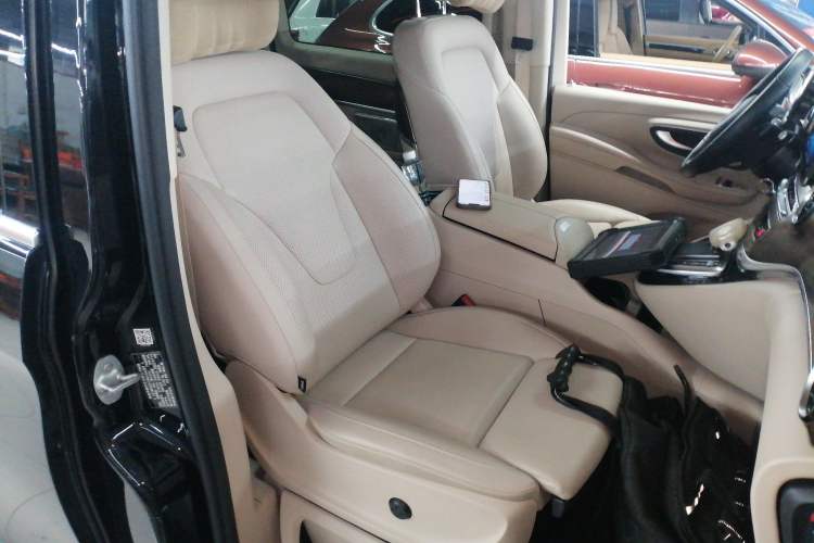 Used Mercedes-Benz V-Class 2022 V 260 L Long-wheelbase Luxury Edition Right Front Seat