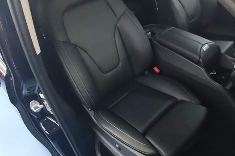 Used Mercedes-Benz V-Class 2022 V 260 Prestige Edition Right Front Seat