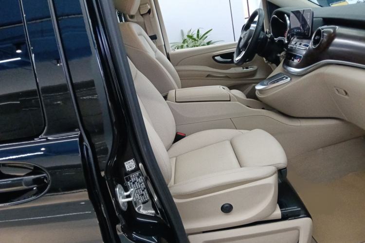 Used Mercedes-Benz V-Class 2022 V 260 Avantgarde Edition Right Front Seat