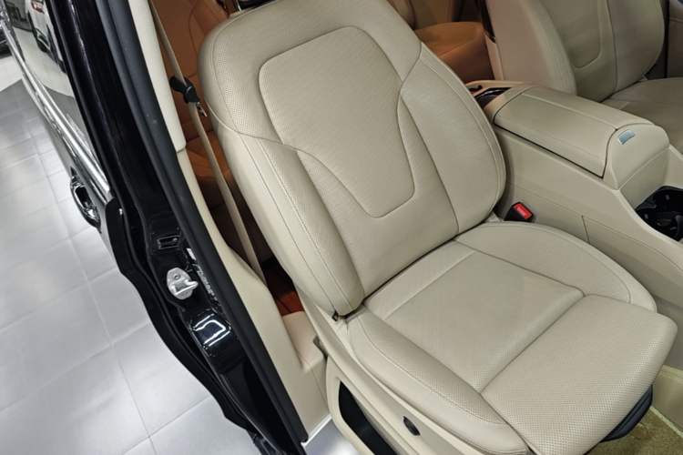 Used Mercedes-Benz V-Class 2022 V 260 L Long-wheelbase Luxury Edition Right Front Seat