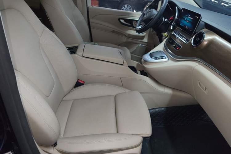 Used Mercedes-Benz V-Class 2022 V 260 L Long-wheelbase Luxury Edition Right Front Seat