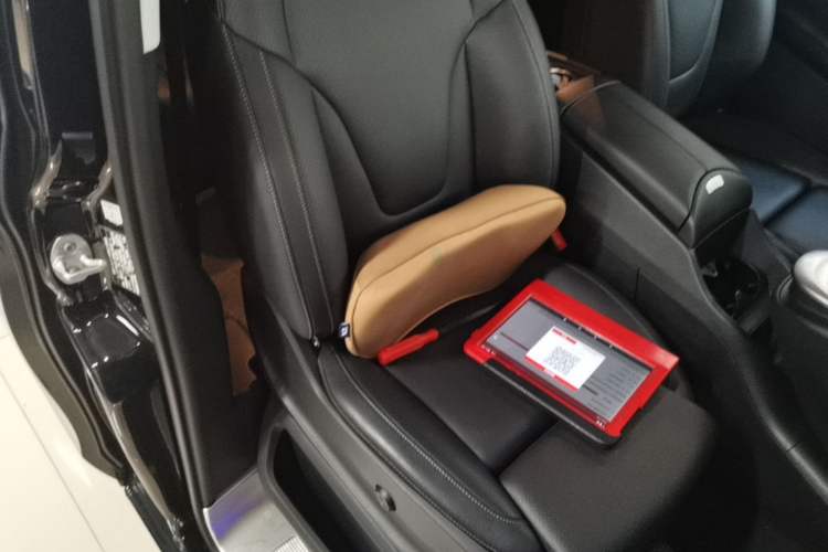 Used Mercedes-Benz V-Class 2022 V 260 Avantgarde Edition Right Front Seat