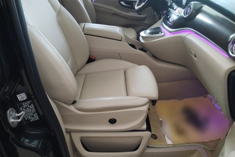 Used Mercedes-Benz V-Class 2022 V 260 Avantgarde Edition Right Front Seat